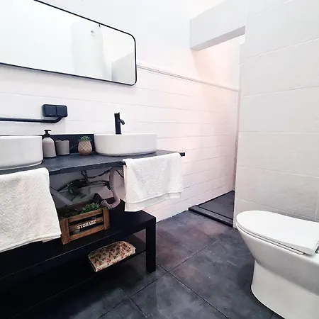 Doble Con Patio La Laguna, 5 *
